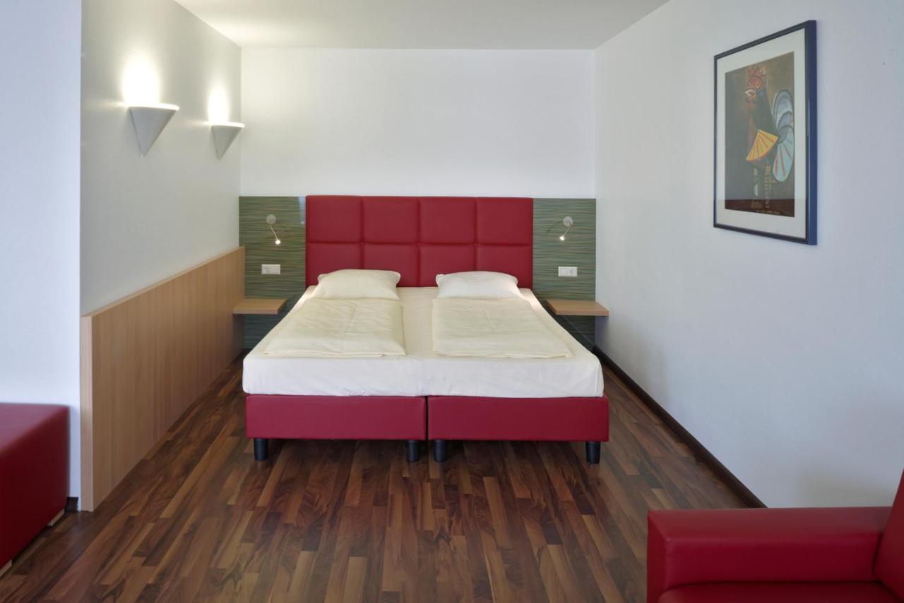 Campus.Guest Hotel Stuttgart Room photo